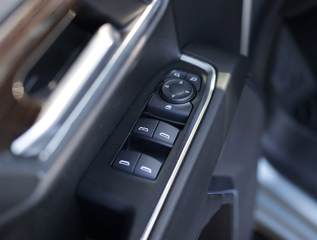 Used 2024 Sterling Metallic GMC SLE image 25