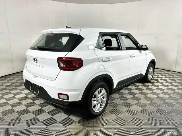 New 2026 White Hyundai SE image 3