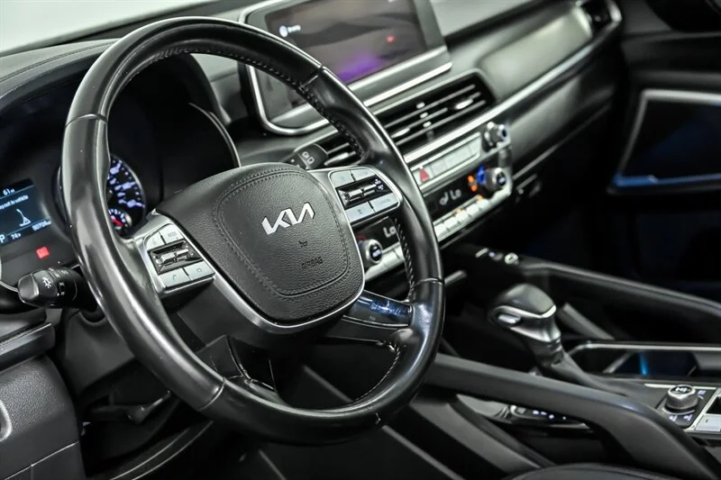 Used 2022 Dark Moss Kia S image 20