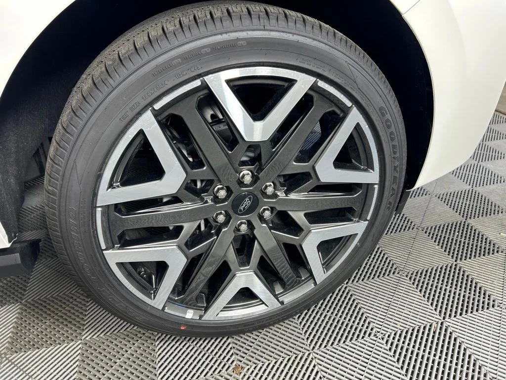 New 2026 Star White Metallic Tri-Coat Ford MAX Platinum® image 6