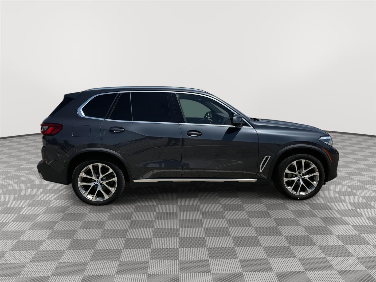 Used 2019 Arctic Gray Metallic BMW xDrive40i image 3