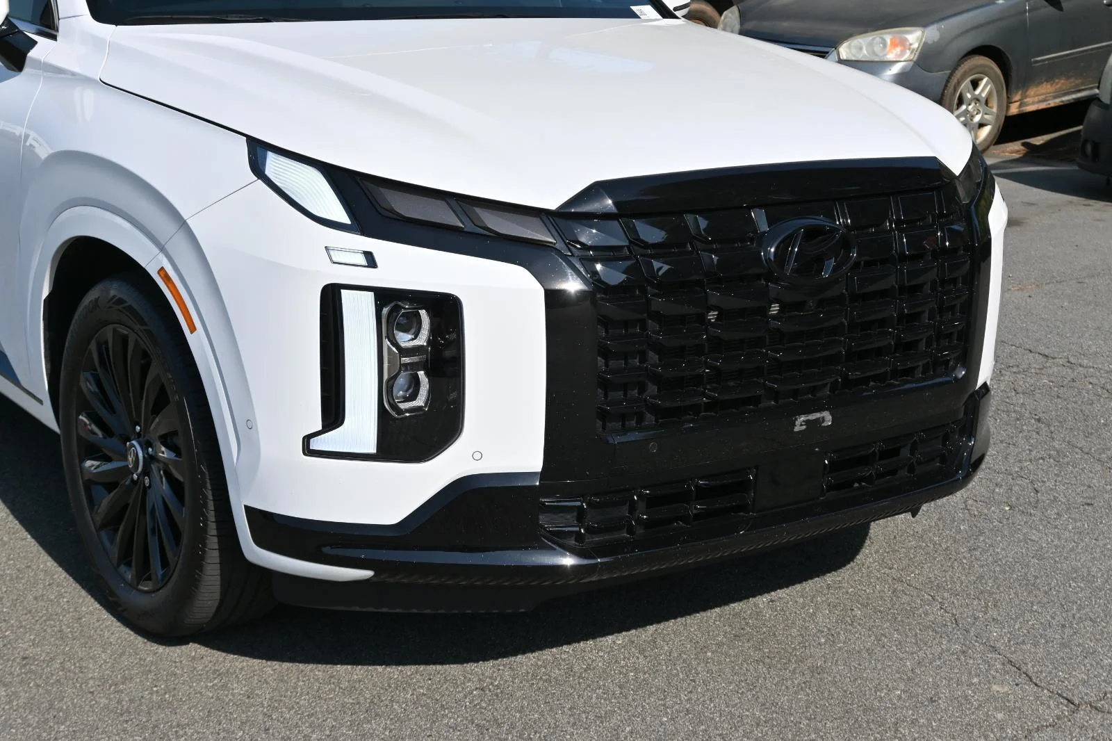 Used 2025 White Hyundai Calligraphy Night Edition image 9