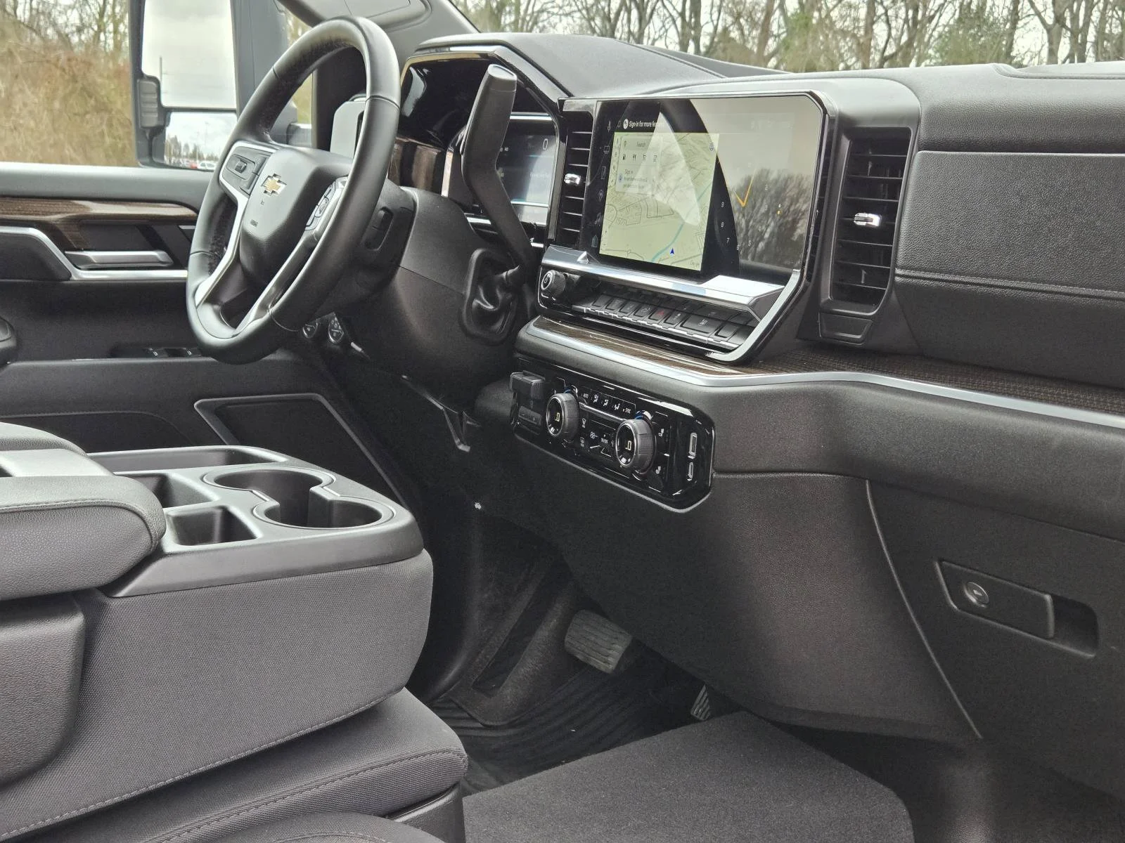 Used 2025 Summit White Chevrolet LT image 29