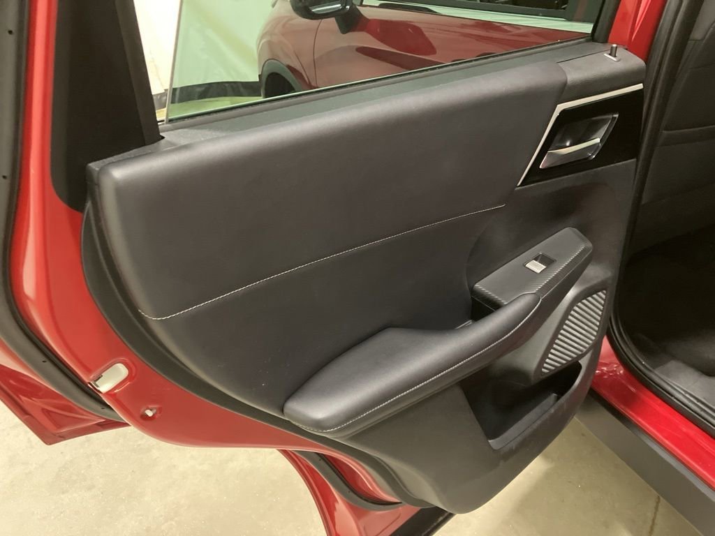 Used 2023  Mitsubishi SE image 12