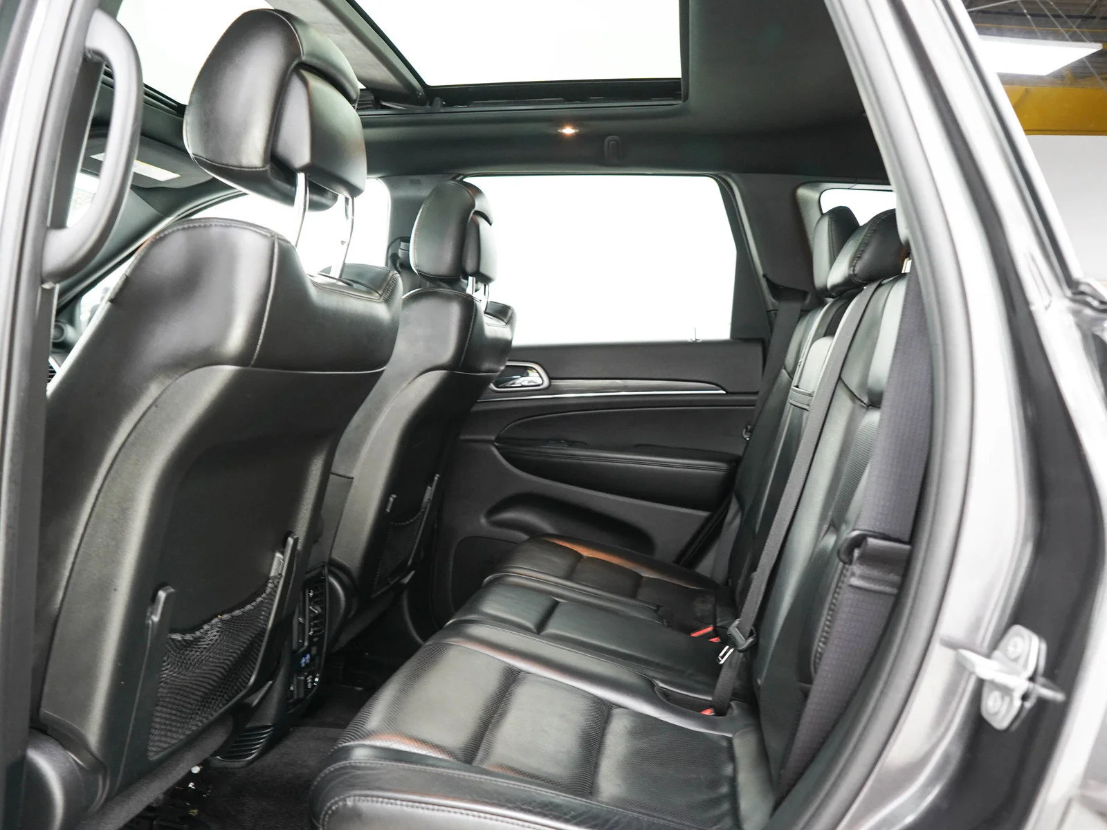 Used 2019 Granite Crystal Metallic Clearcoat Jeep Limited image 15