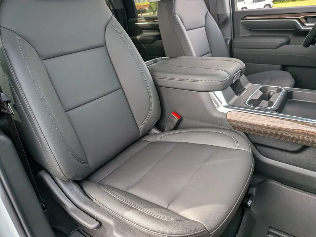 New 2026 Summit White Chevrolet LT image 29