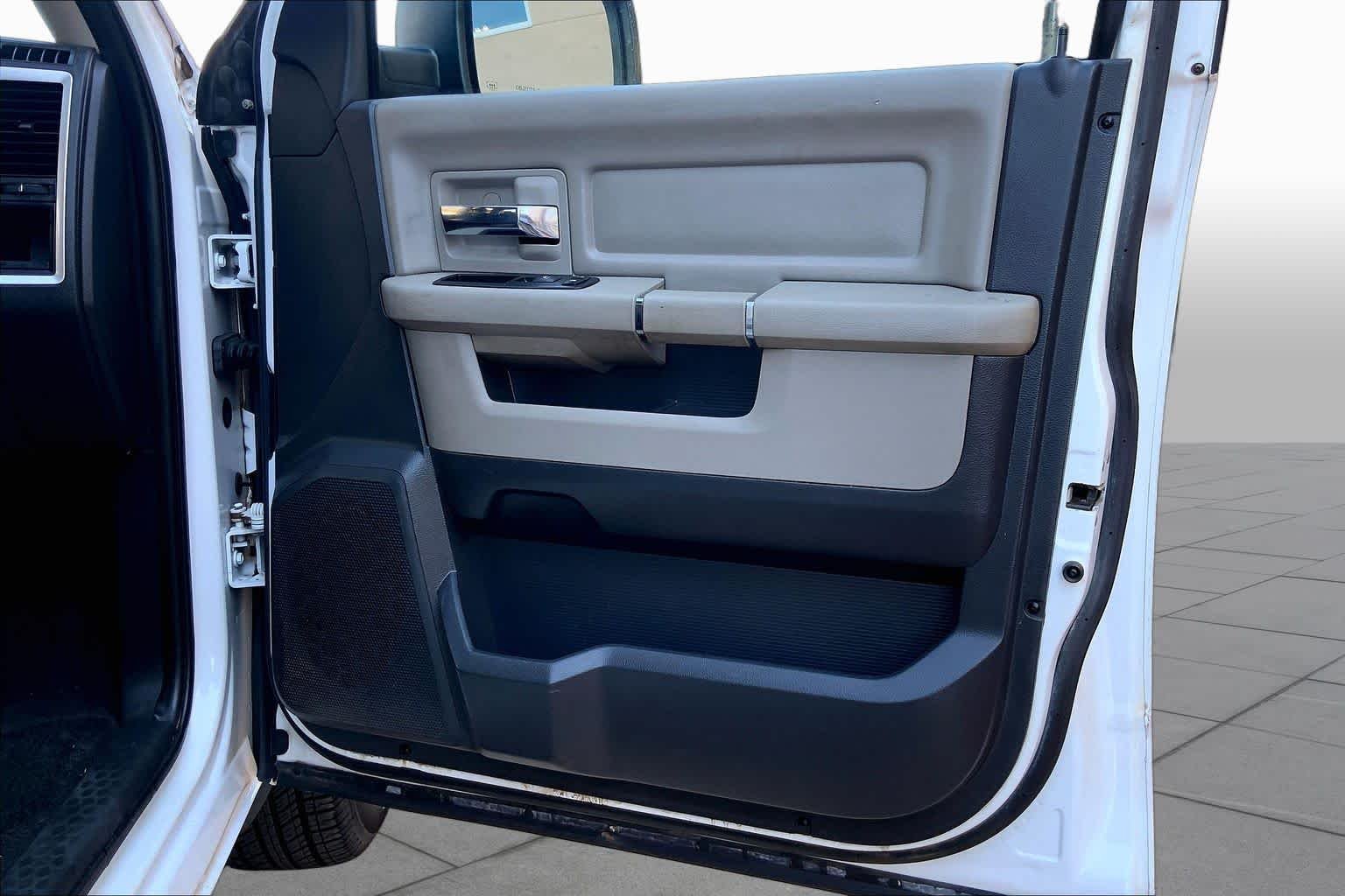 Used 2011 Bright White Ram SLT image 22