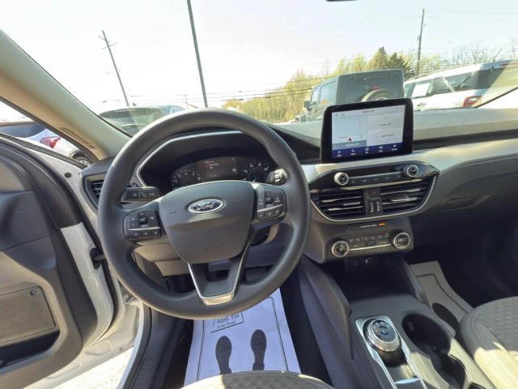 Certified Used 2020 Oxford White Ford SE image 14