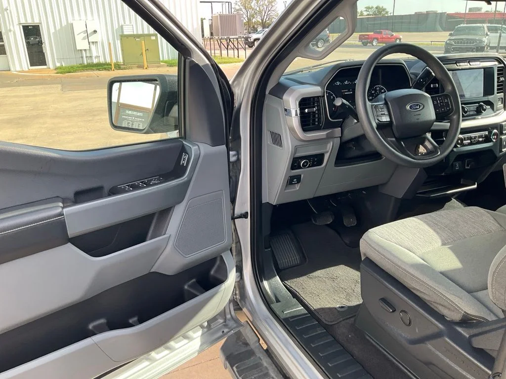 Used 2023 Silver Ford XLT image 3