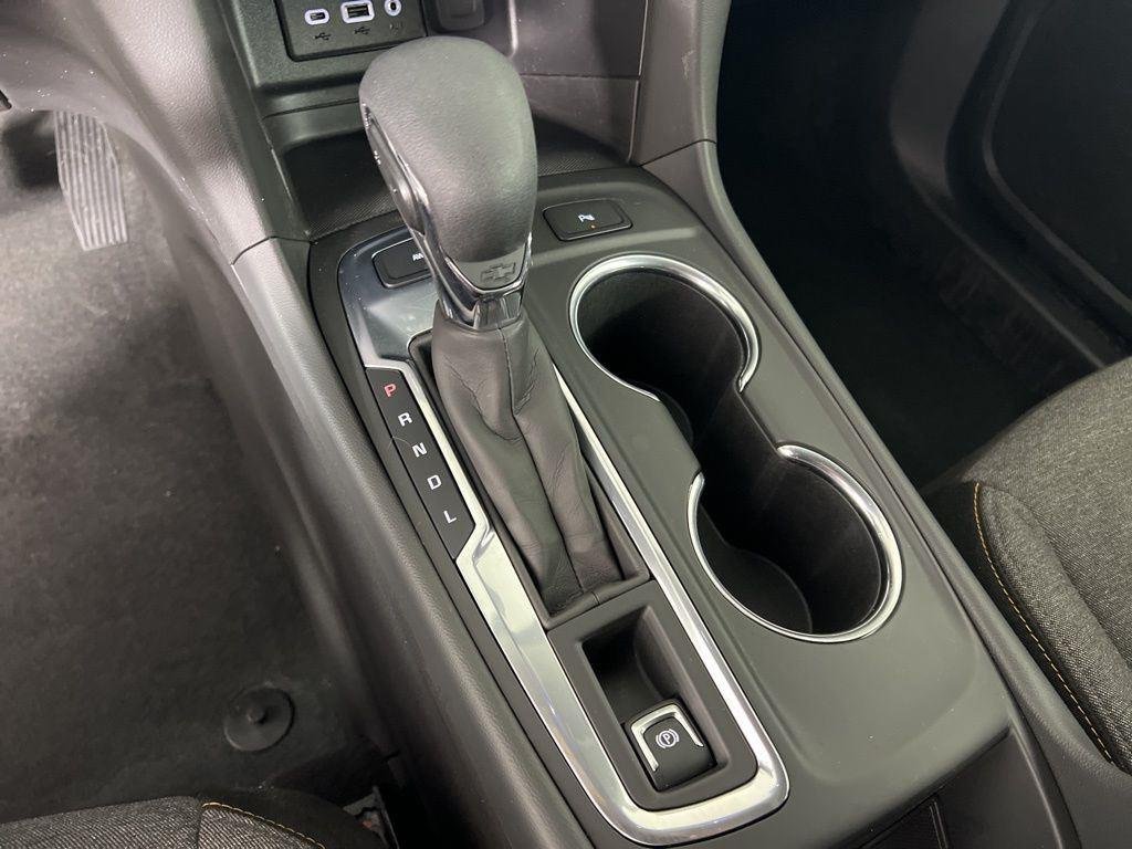 Used 2024 Summit White Chevrolet LT image 18