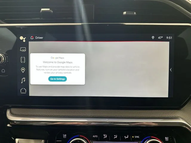 Used 2025 Silver GMC Denali image 22