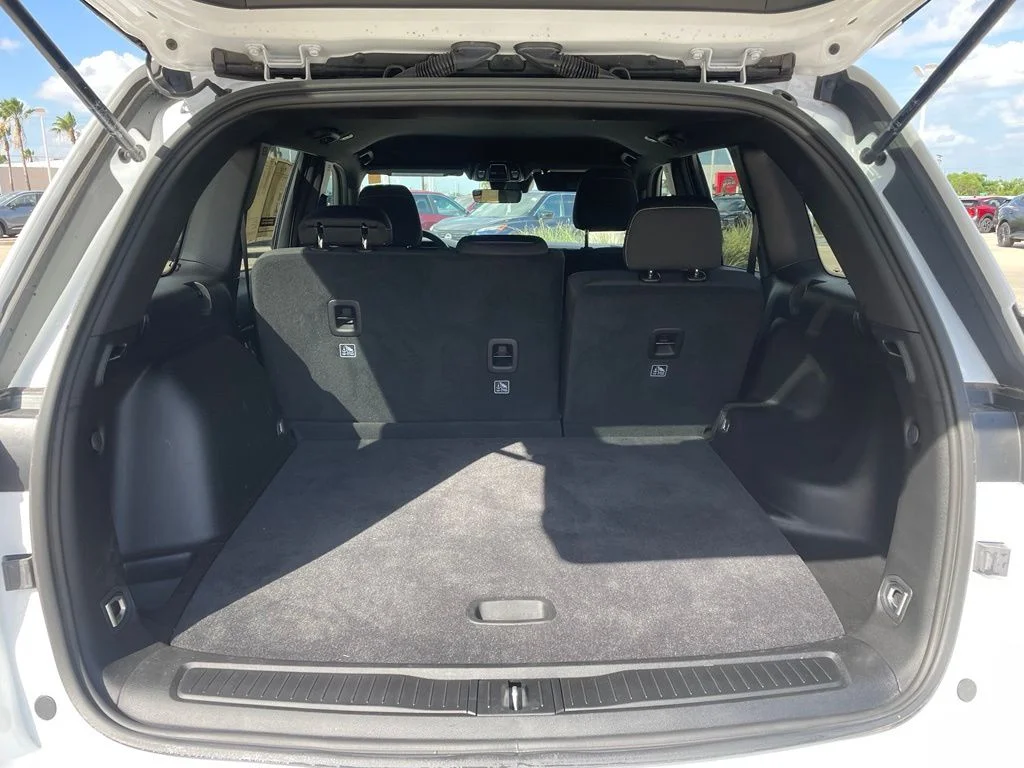 Used 2025 White Jeep Laredo image 8