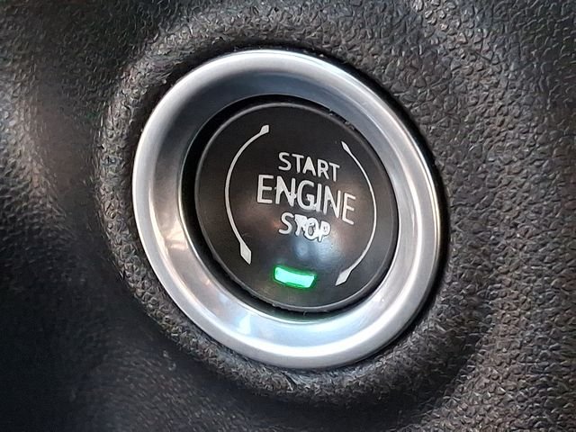 Used 2022 White GMC SLE image 21