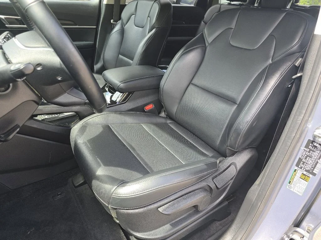 Used 2024 Silver Kia LX image 22