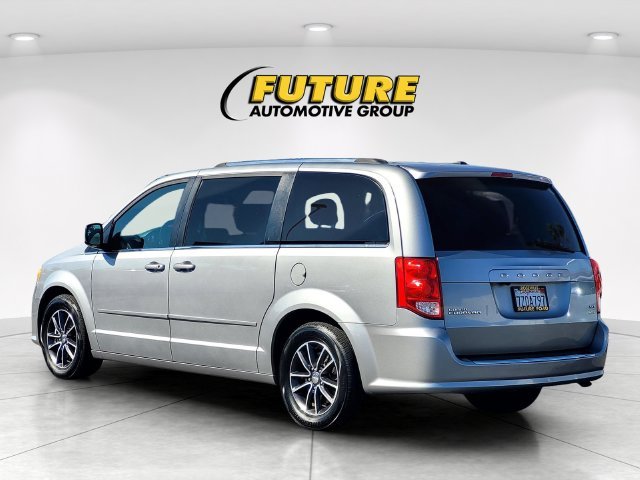 Used 2017 Silver Dodge SXT image 6