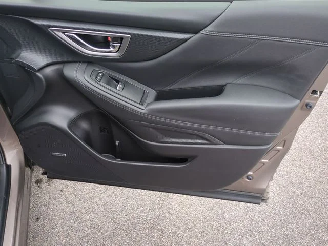 Used 2022 Brown Subaru Touring image 39