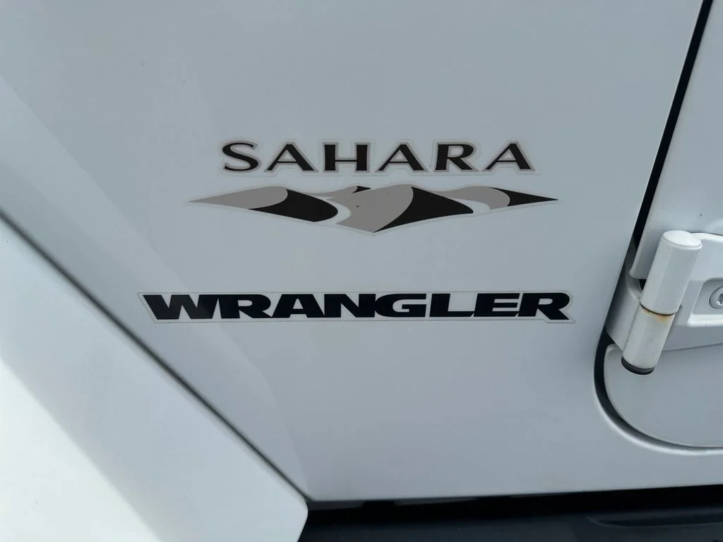 Used 2016 White Jeep Sahara image 33