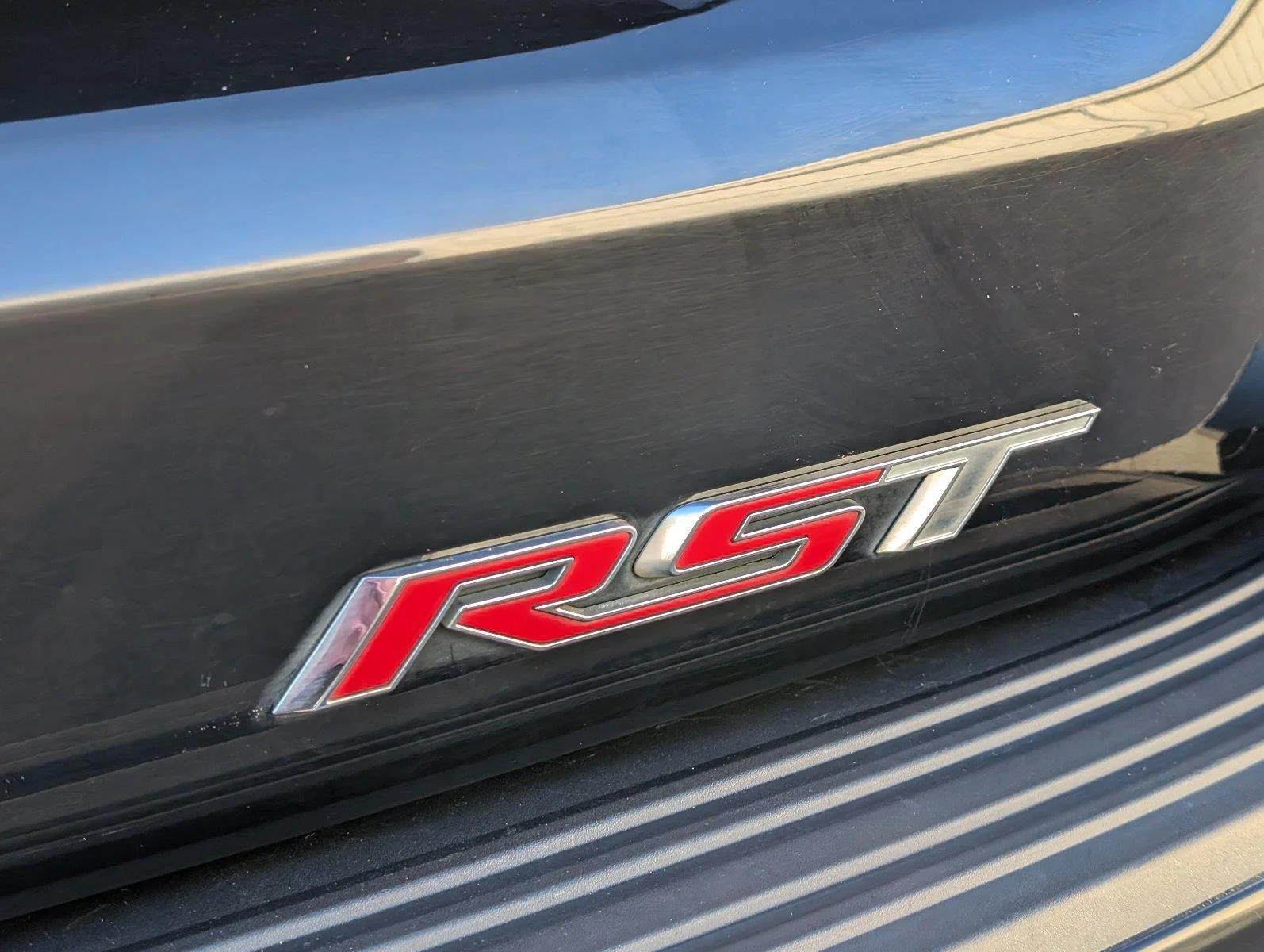 Used 2023 BLACK Chevrolet RST image 5