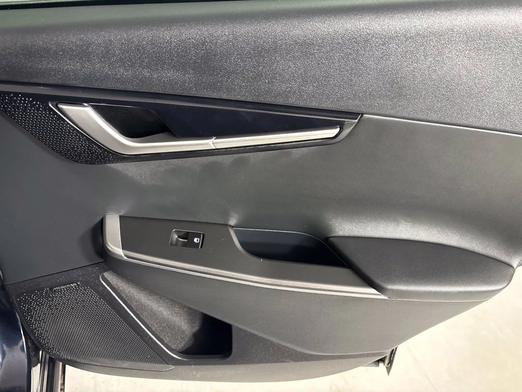 Used 2023 Blue Kia Wind image 19