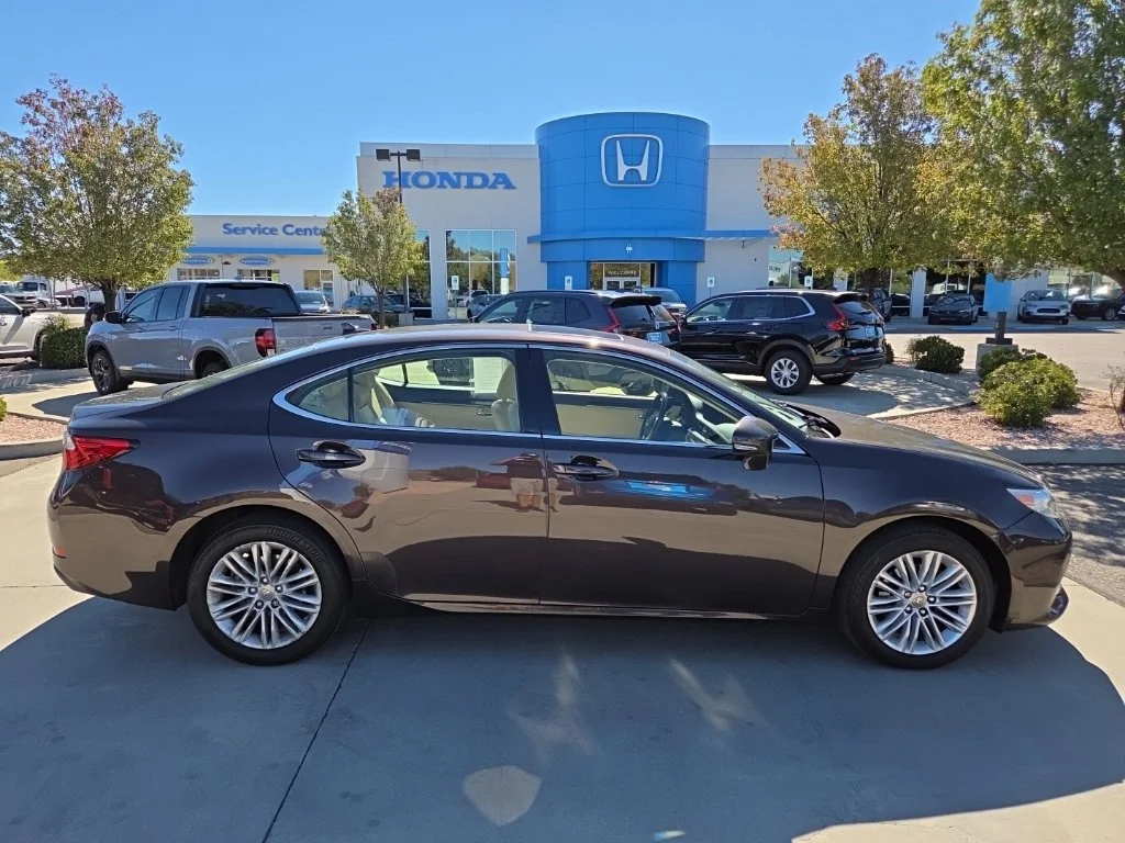 Used 2013 Red Lexus 350 image 5