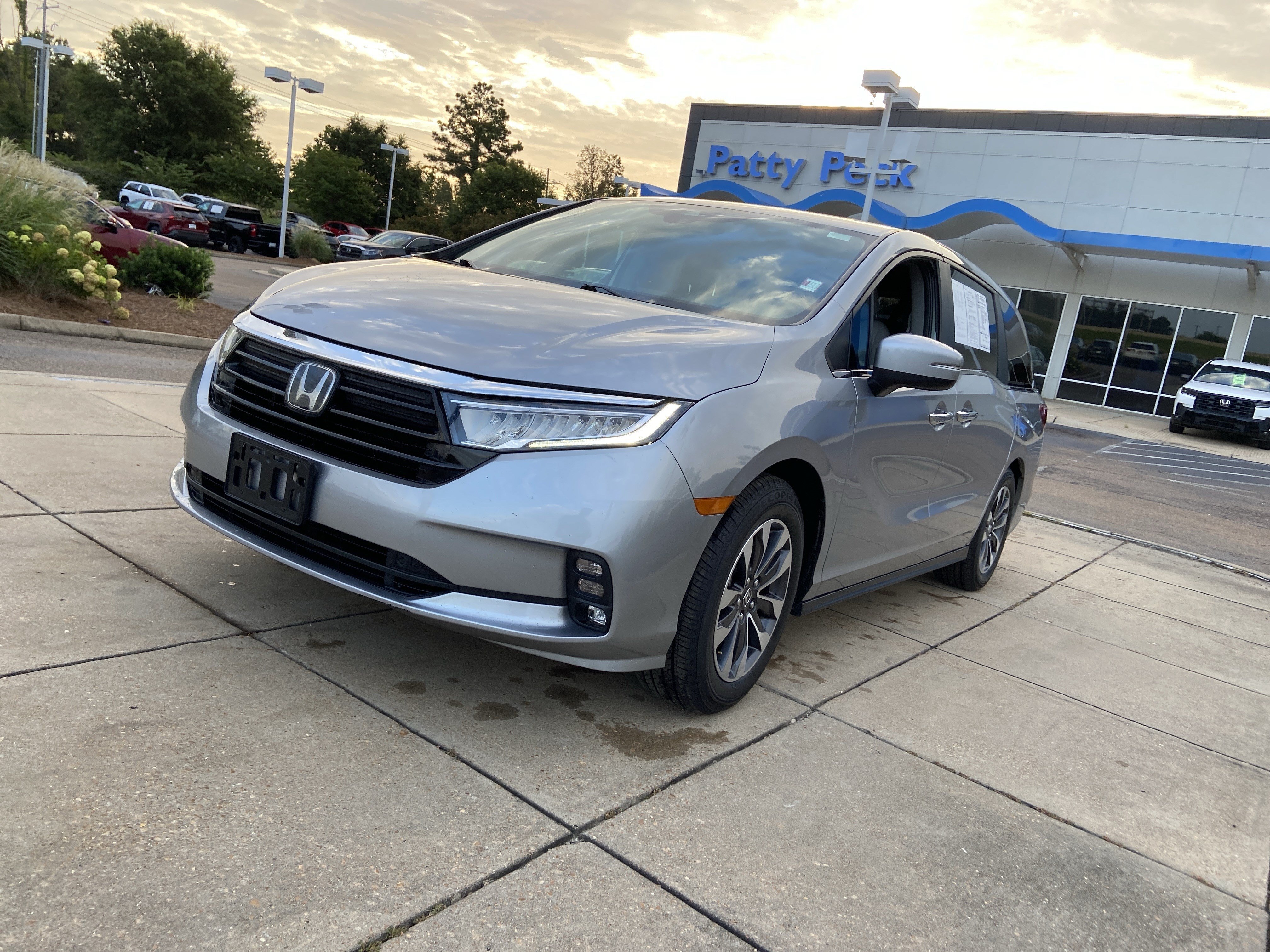 Used 2021 Lunar Silver Metallic Honda EX-L image 4