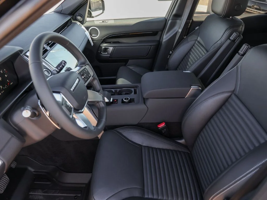 Used 2025 Santorini Black Metallic Land Rover S image 15
