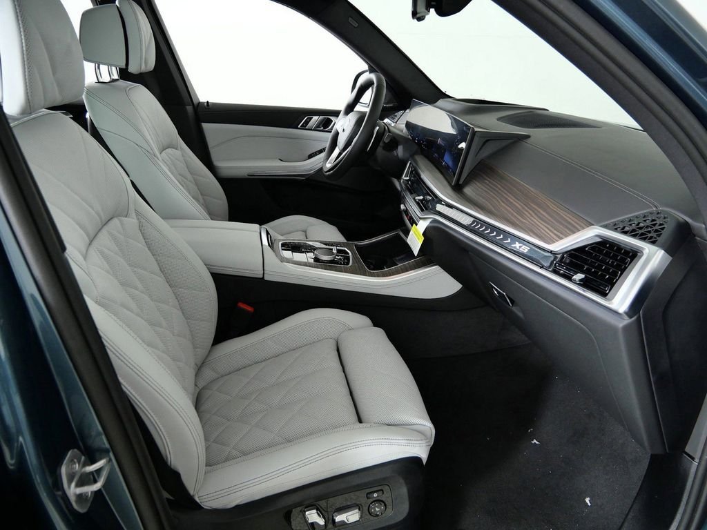 Used 2026 Blue Ridge Mountain Metallic BMW xDrive40i image 21