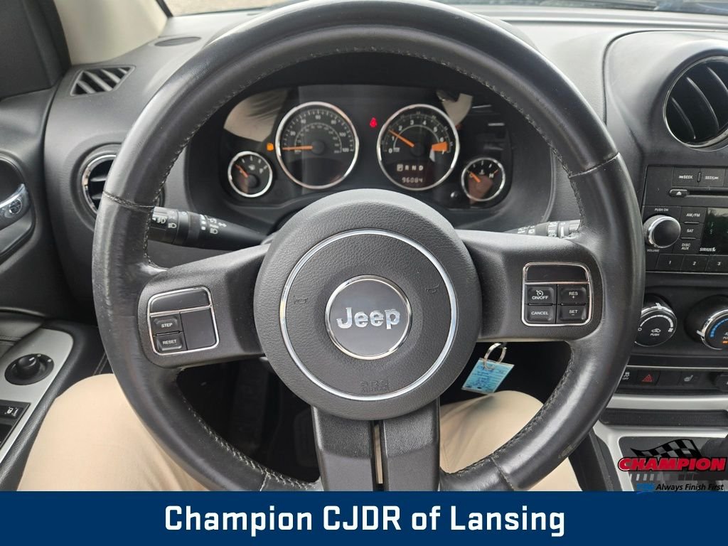 Used 2014 Granite Crystal Metallic Clearcoat Jeep Latitude image 19