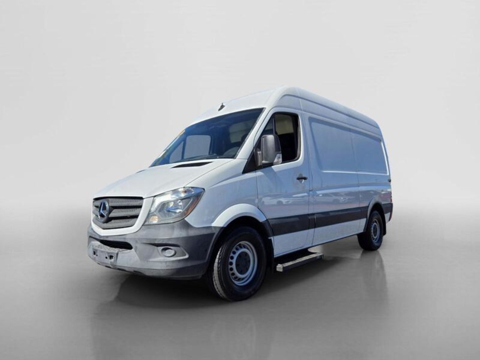 Used 2017 Arctic White Mercedes-Benz Worker image 8