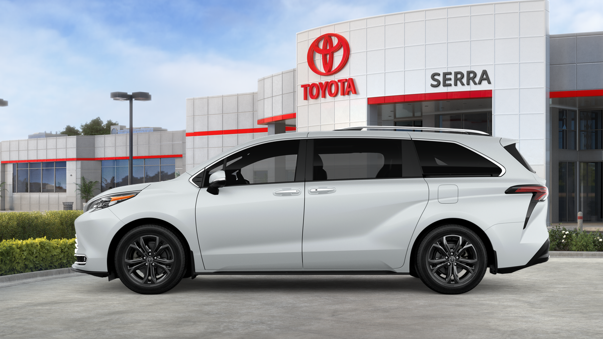 View vehicle photo 4