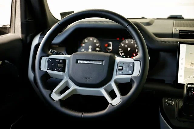 2025 Land Rover Defender S - Photo 26