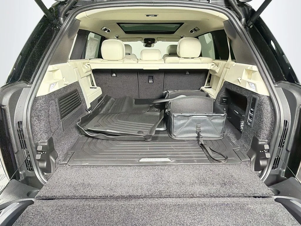 New 2026 Santorini Black Land Rover SE LWB 7-Seats / V8 image 28