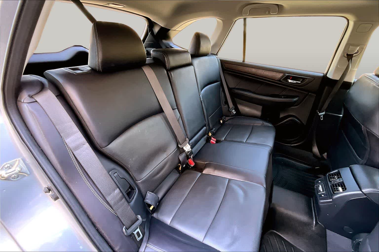 Used 2018 Ice Silver Metallic Subaru Limited image 20