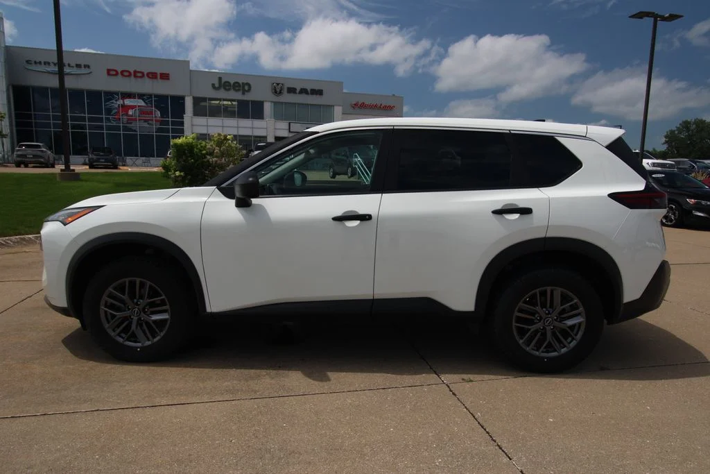 Used 2023 White Nissan S image 15