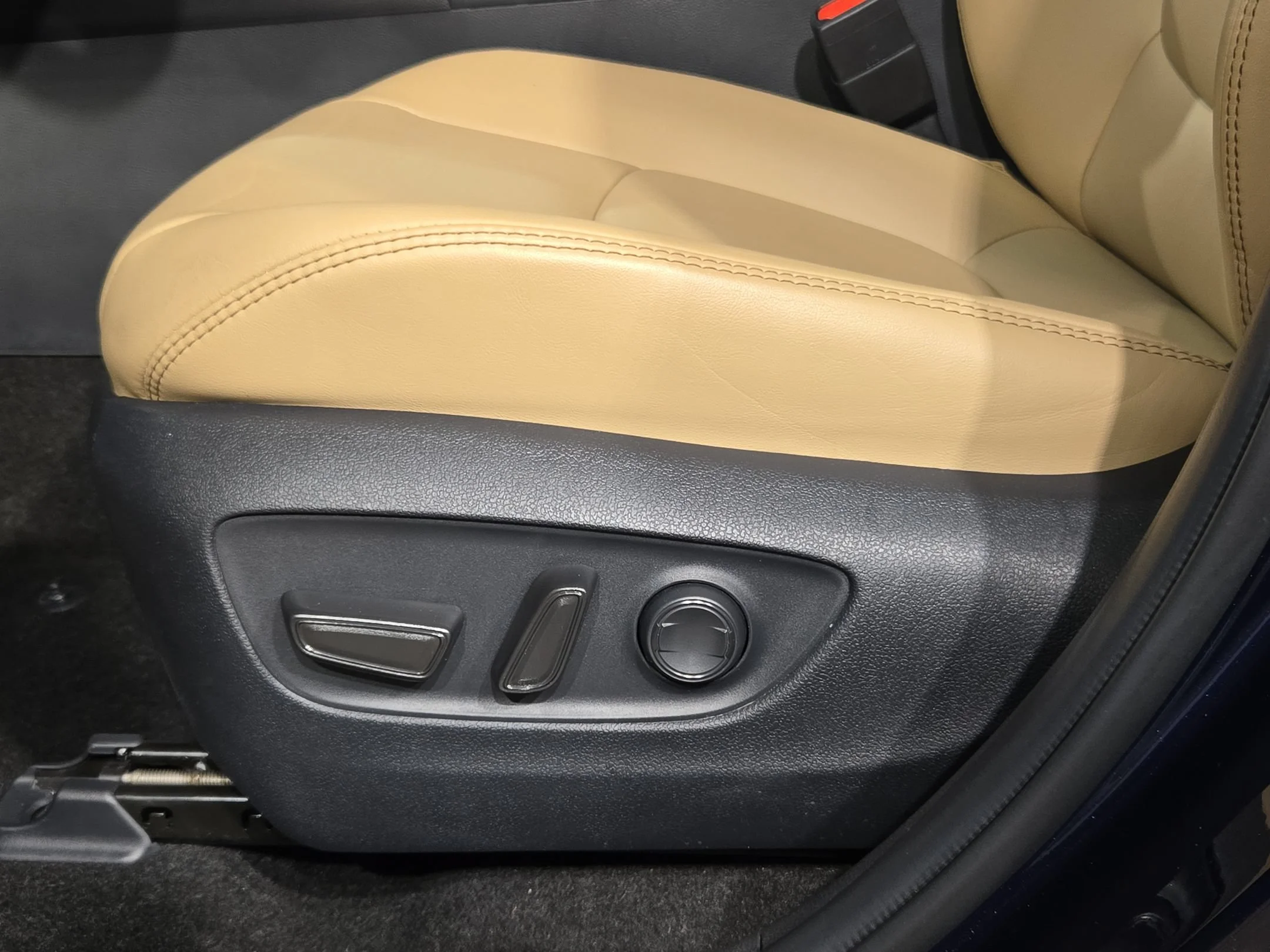 Certified Used 2025 Blueprint Toyota XLE Premium image 23