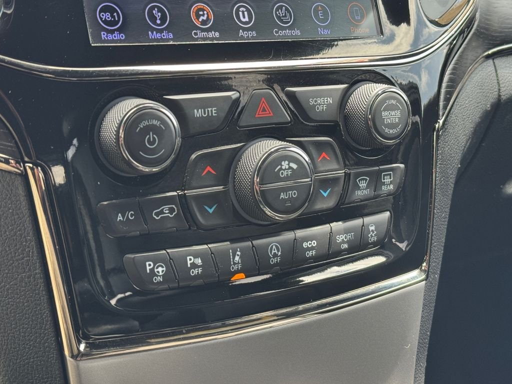 Used 2019 Diamond Black Jeep Overland image 15