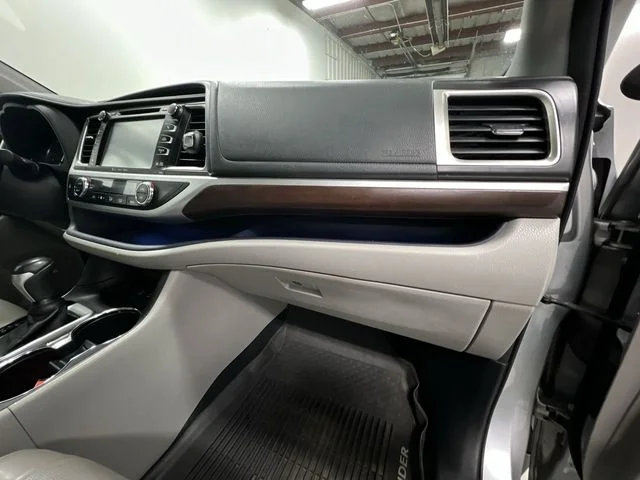 Used 2016 Silver Toyota Limited image 31
