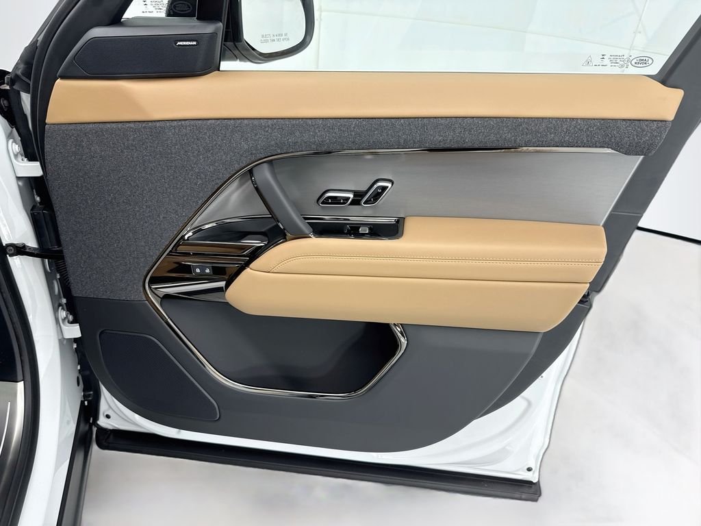 New 2026 Fuji White Land Rover SE image 25