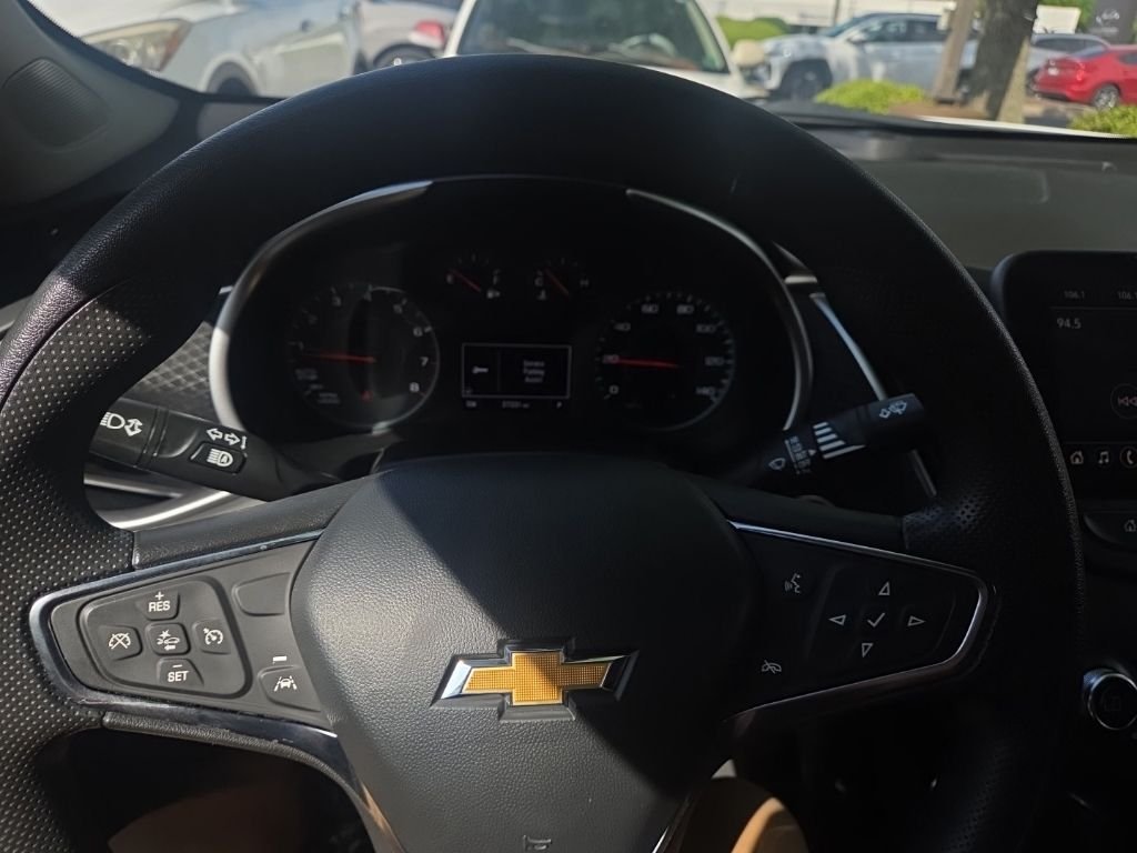 Used 2025 White Chevrolet LT image 15