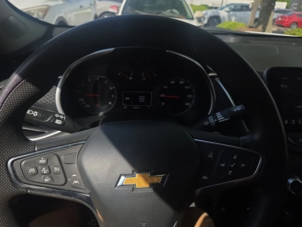 Used 2025 White Chevrolet LT image 15