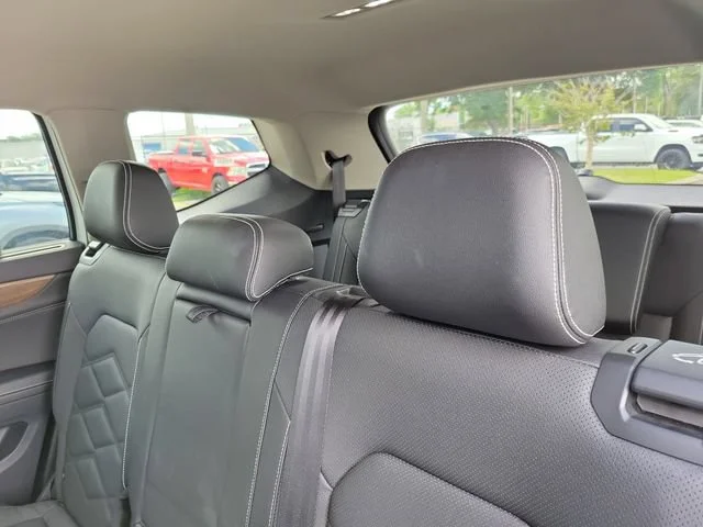 2025 Volkswagen Atlas SE w/Tech - Photo 18