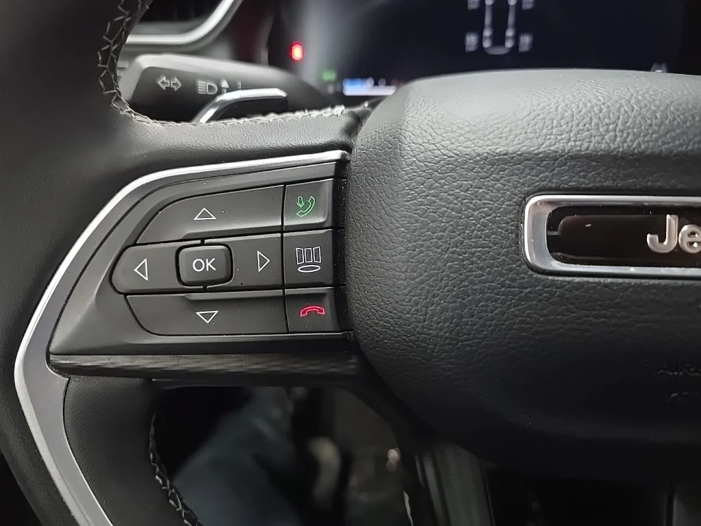 Used 2024 Black Jeep Altitude image 19