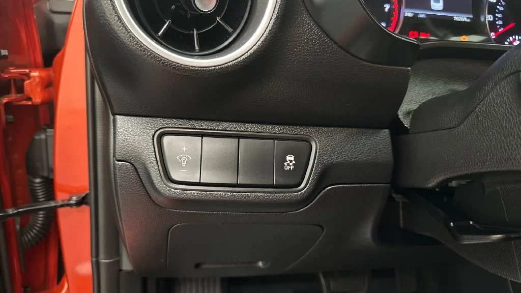 Used 2023 Red Kia LXS image 28