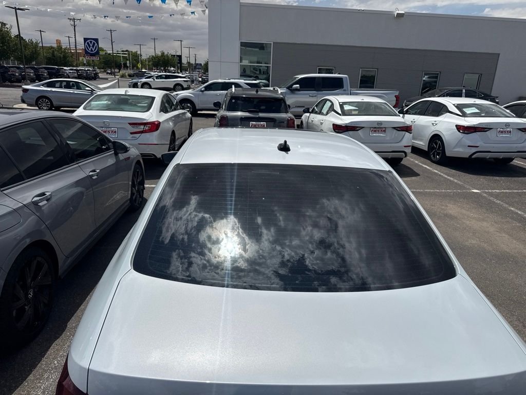 Used 2017  Volkswagen 1.4T SE image 13