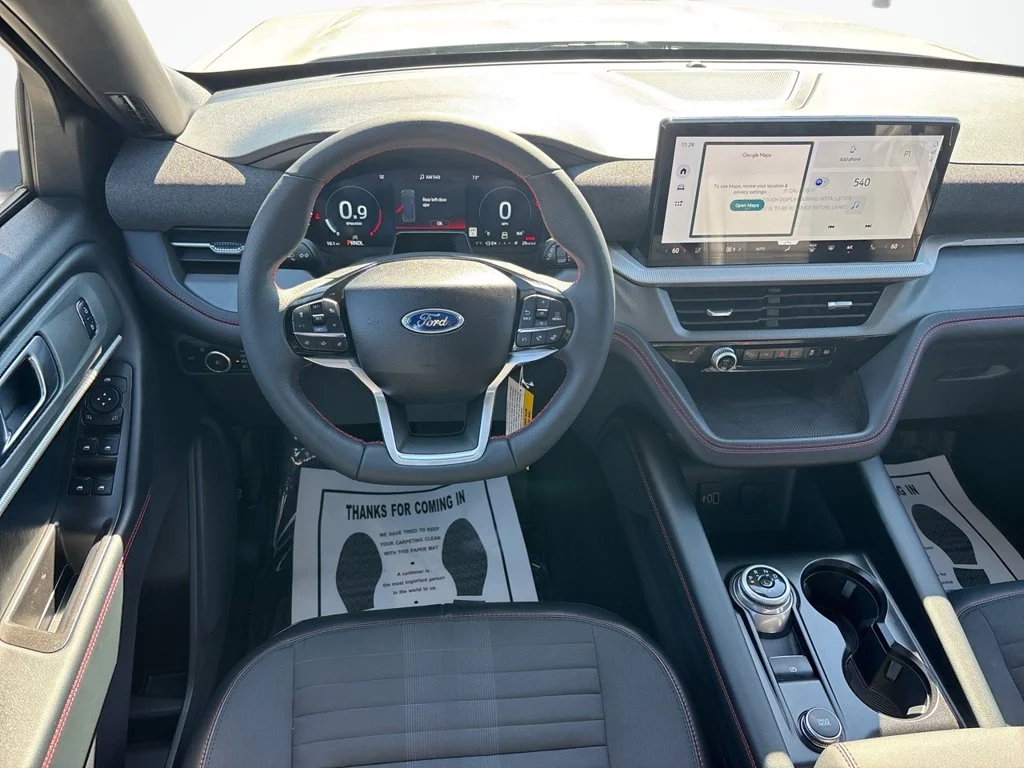 New 2027 Star White Metallic Tri-Coat Ford ST-Line image 24