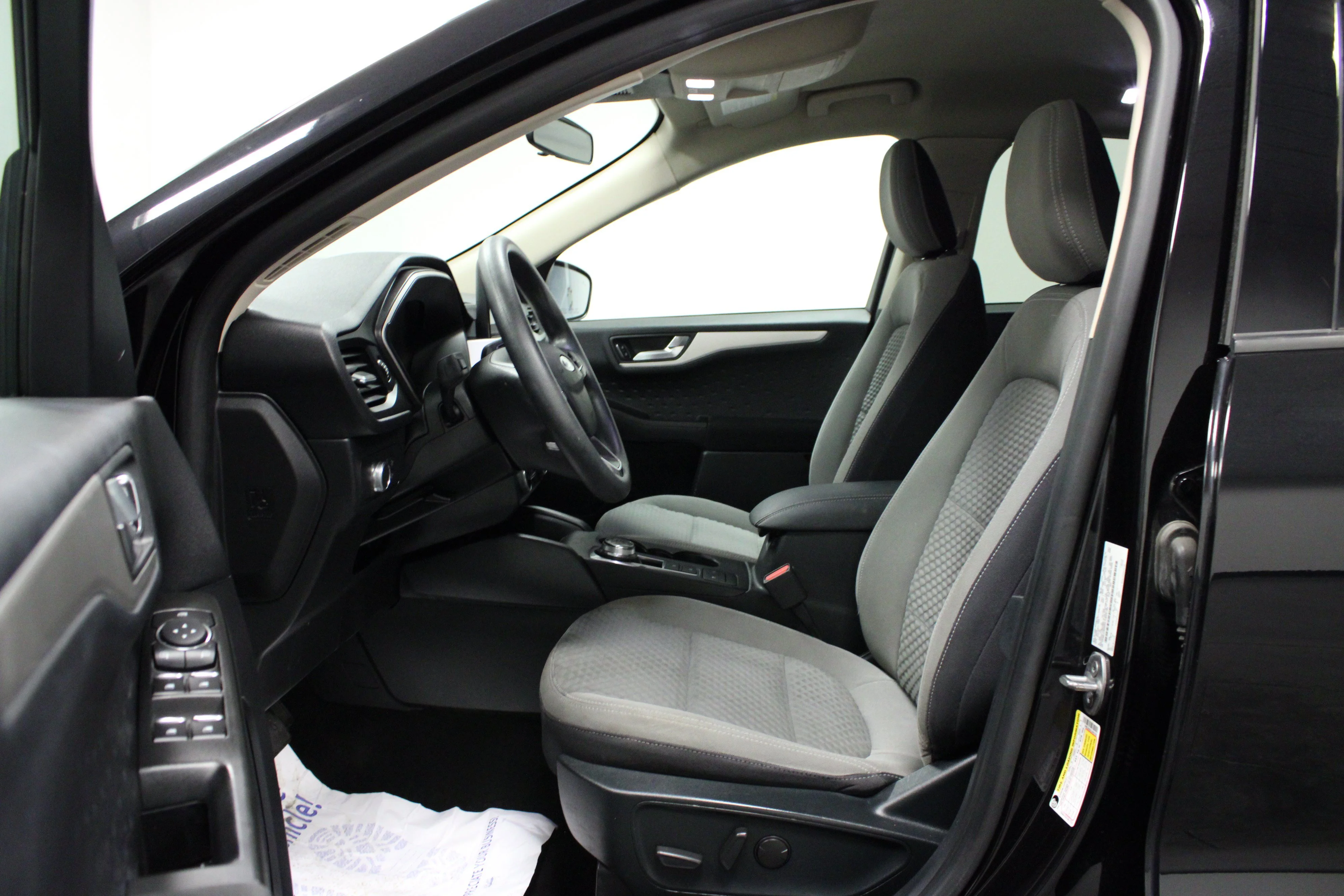 Used 2020 Black Metallic Ford SE image 12