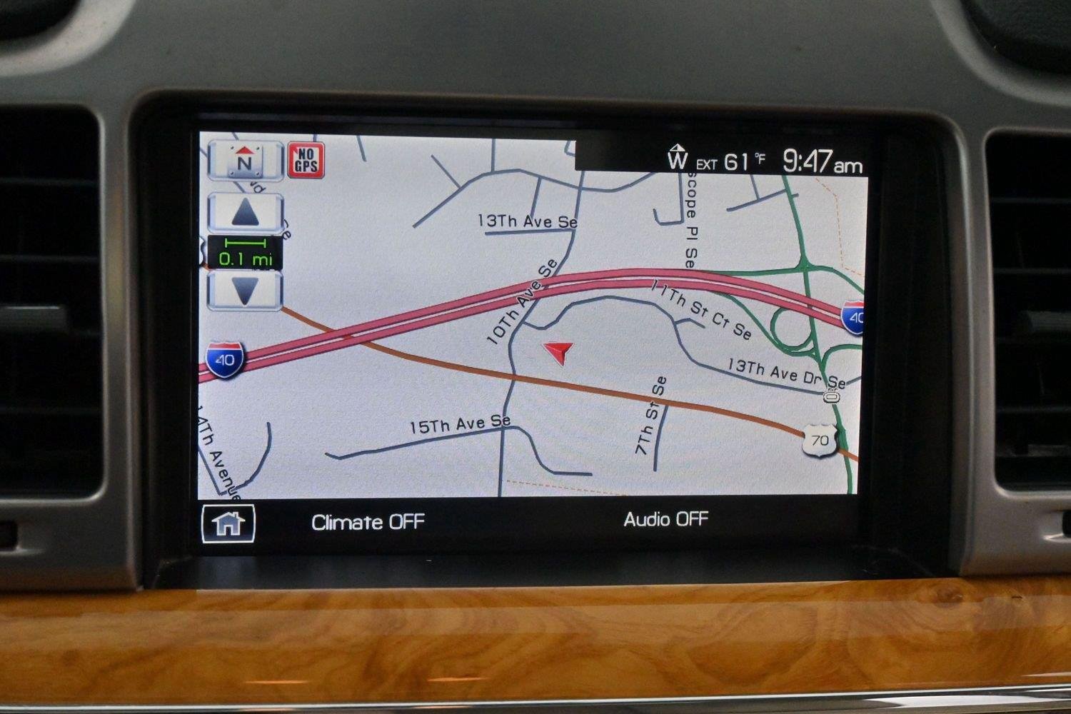 Used 2012 White Platinum Metallic Tricoat Lincoln 4dr Sdn FWD image 22