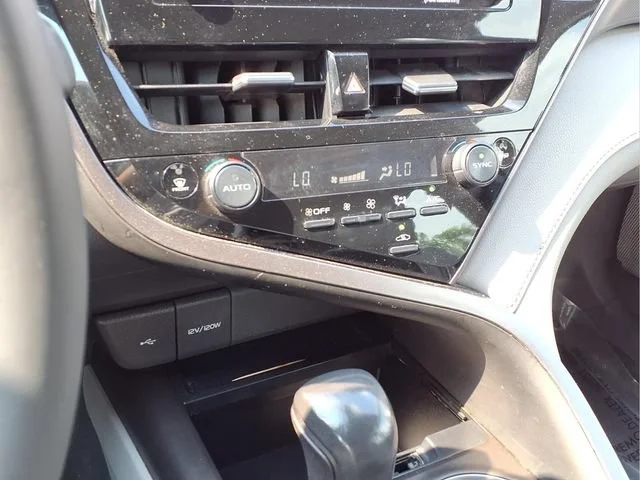 Used 2023  Toyota Hybrid SE image 9