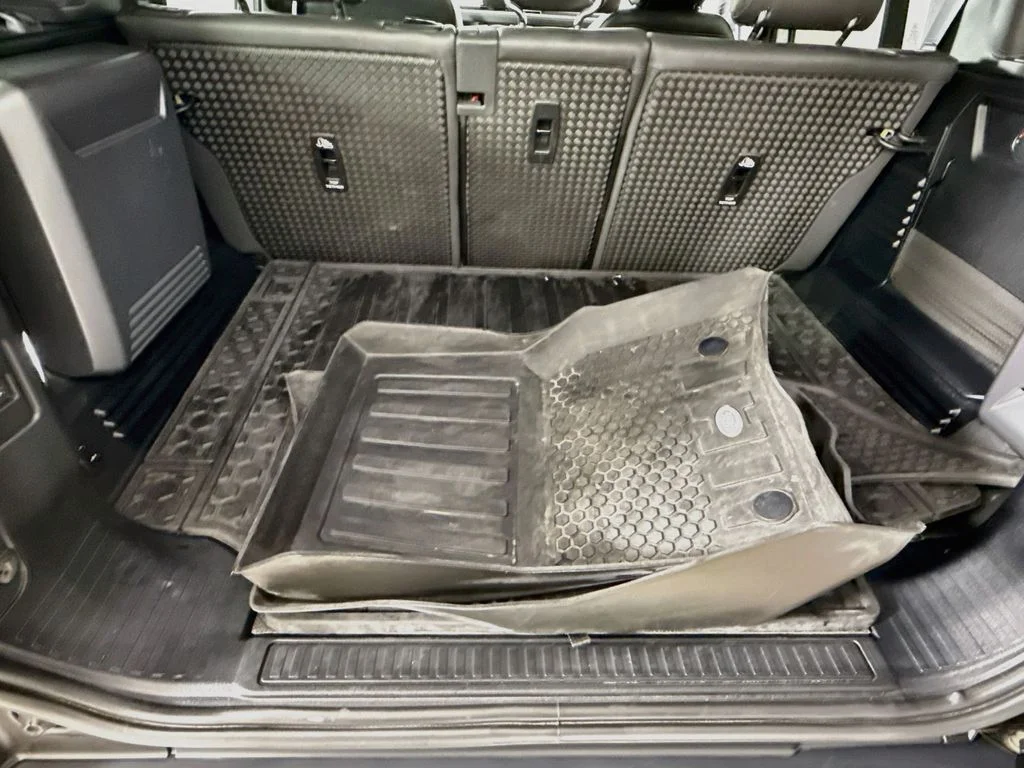Used 2024 White Land Rover S image 27