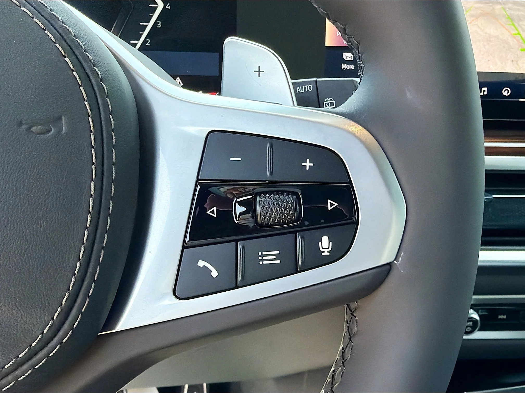New 2026 Black Sapphire Metallic BMW xDrive40i image 39